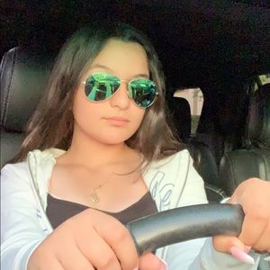 Meet your Posher, Daysi